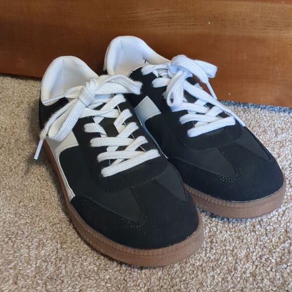 NOBO Black and White Sneakers Casual Women's Size 7 EUC - Picture 6 of 6